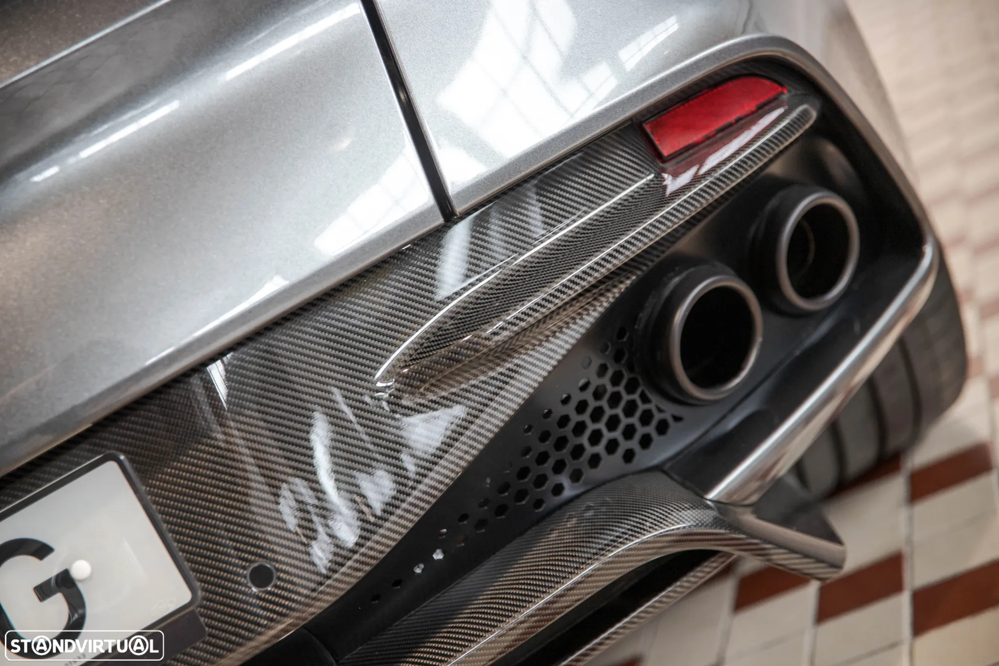 Aston Martin DBS Coupe Superleggera - 13