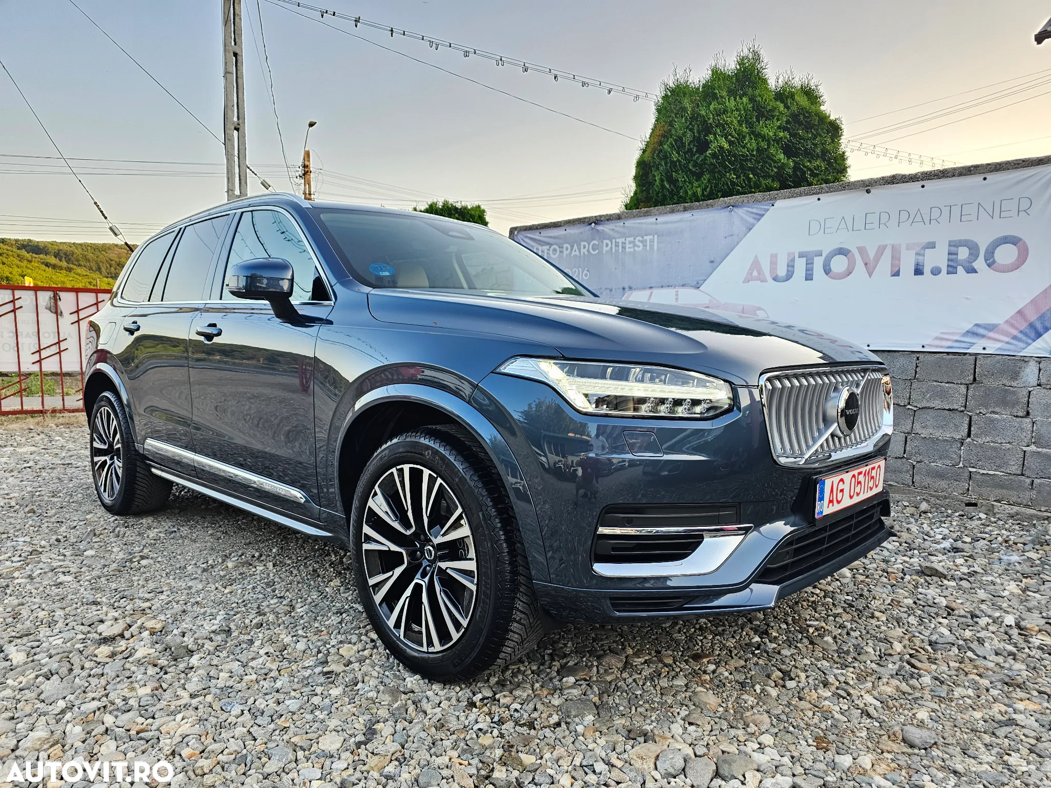 Volvo XC 90 T8 AWD Plug-in Hybrid Plus Dark - 2