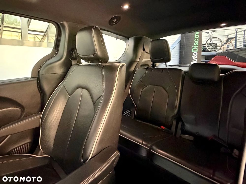 Chrysler Pacifica - 33