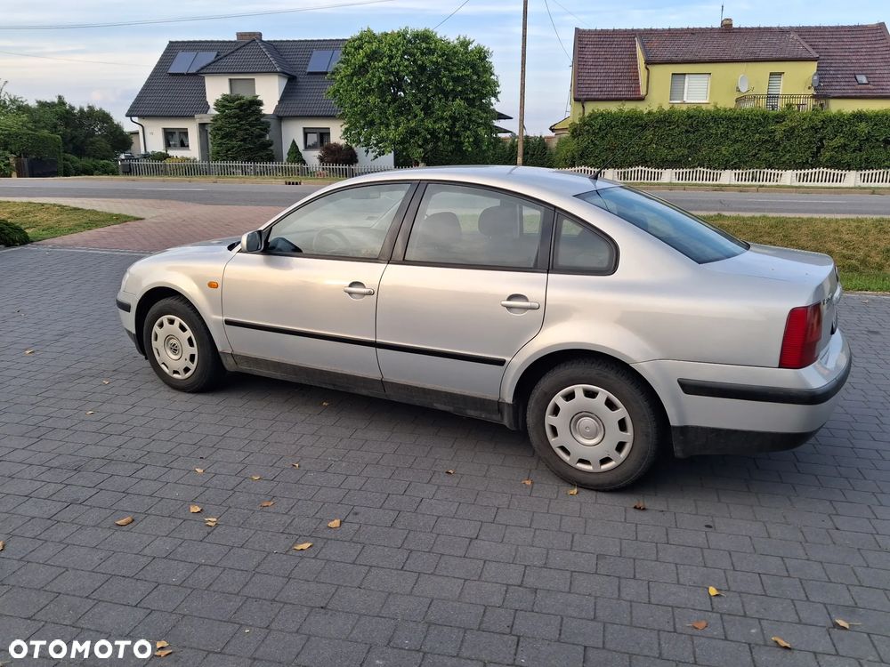 Volkswagen Passat 1.8 - 19