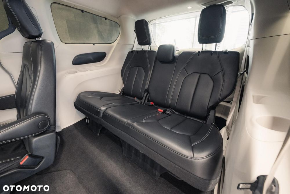 Chrysler Pacifica - 15