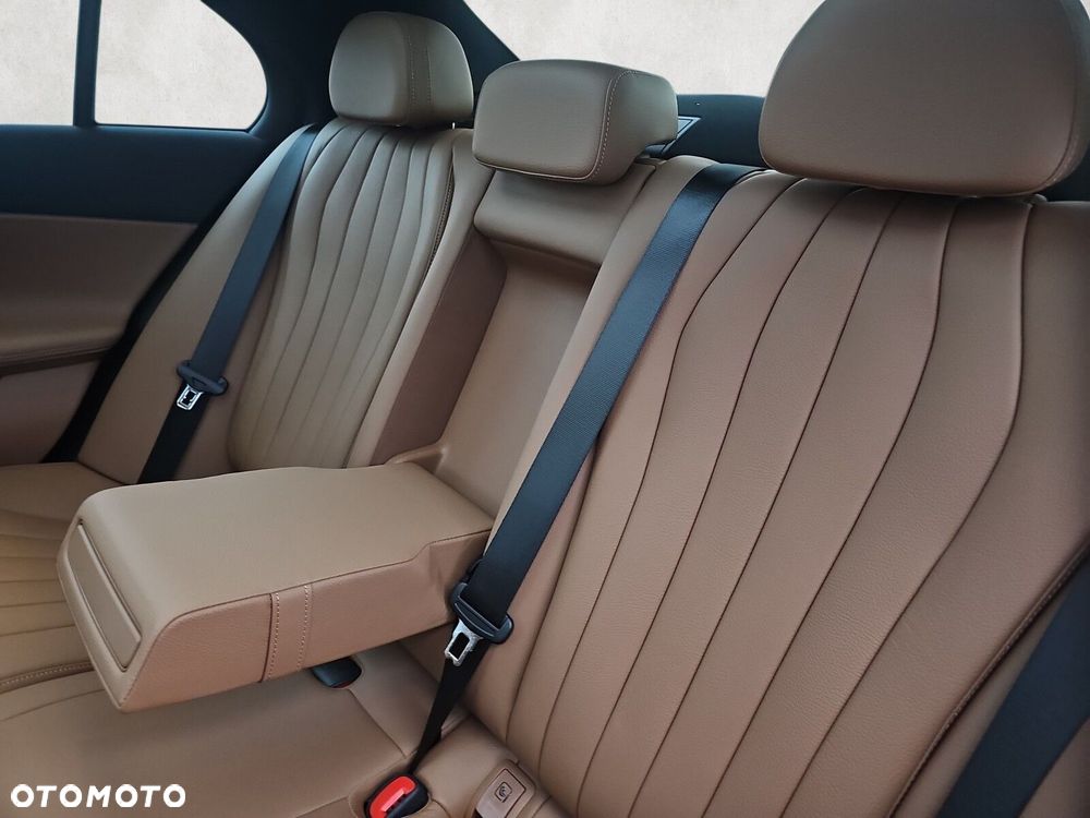 Mercedes-Benz Klasa E - 12