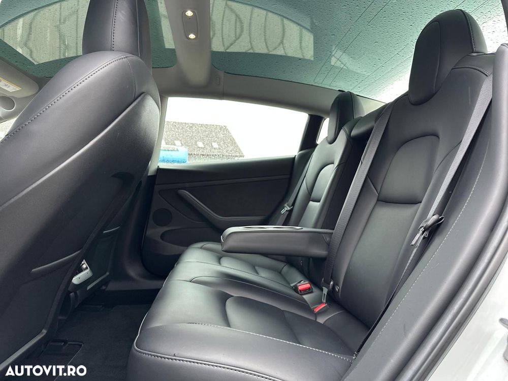 Tesla Model 3 Long Range - 31