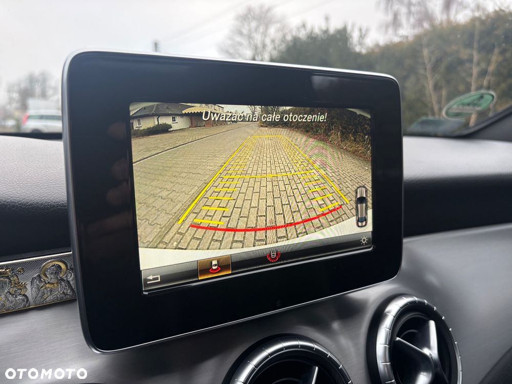 Mercedes-Benz CLA 200 7G-DCT AMG Line - 33