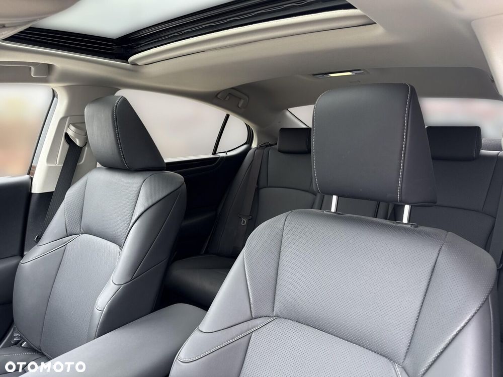 Lexus ES 300h Business Edition - 12