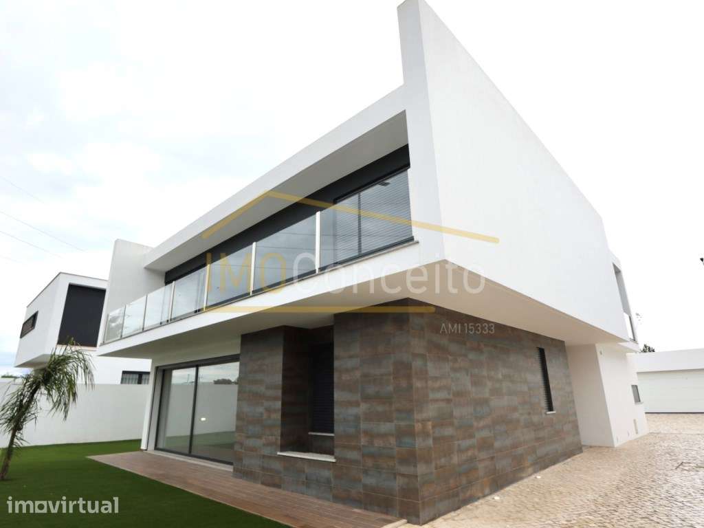 Moradia T5 | Isolada - Piscina e Garagem Fechada | Entroncamento - Grande imagem: 5/42
