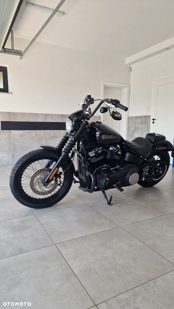 Harley-Davidson Softail Street Bob - 13