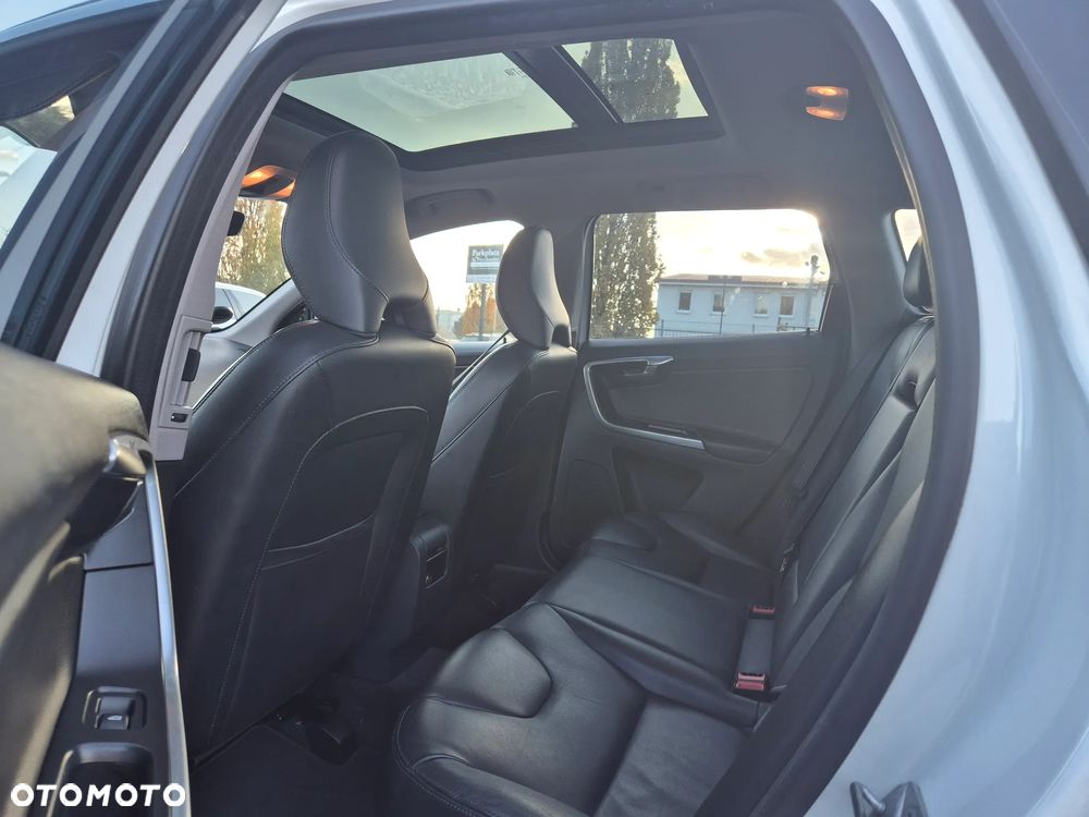 Volvo XC 60 D3 Drive-E Ocean Race - 8