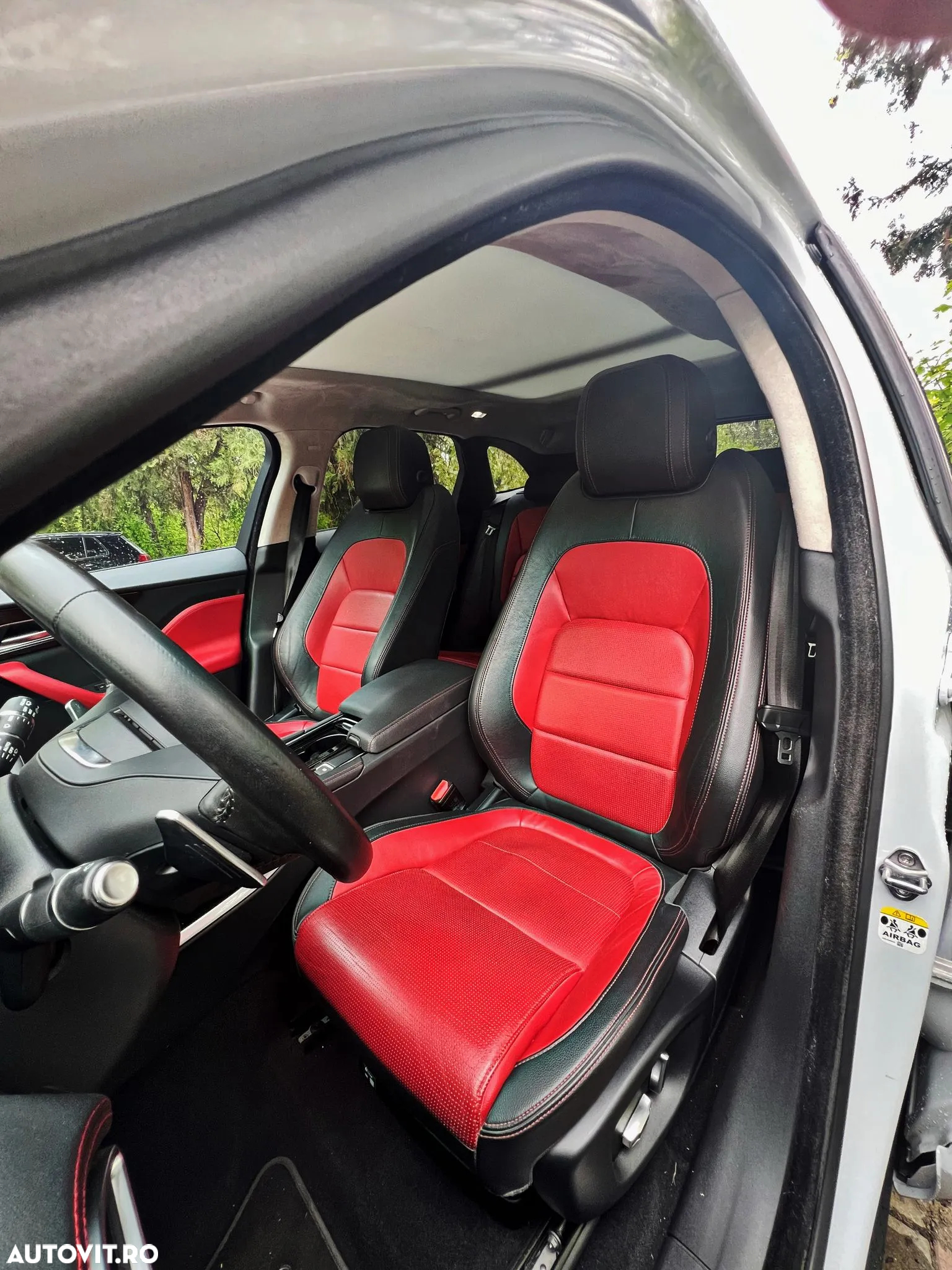 Jaguar F-Pace 20d AWD R-Sport - 11
