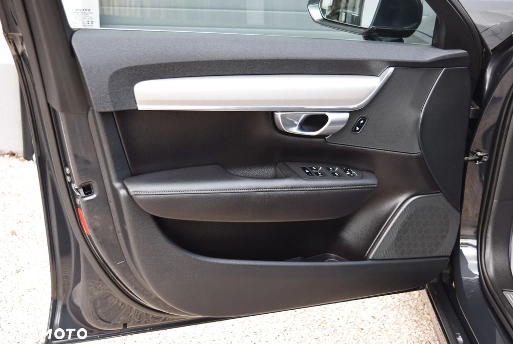 Volvo V90 D3 Momentum Pro - 19