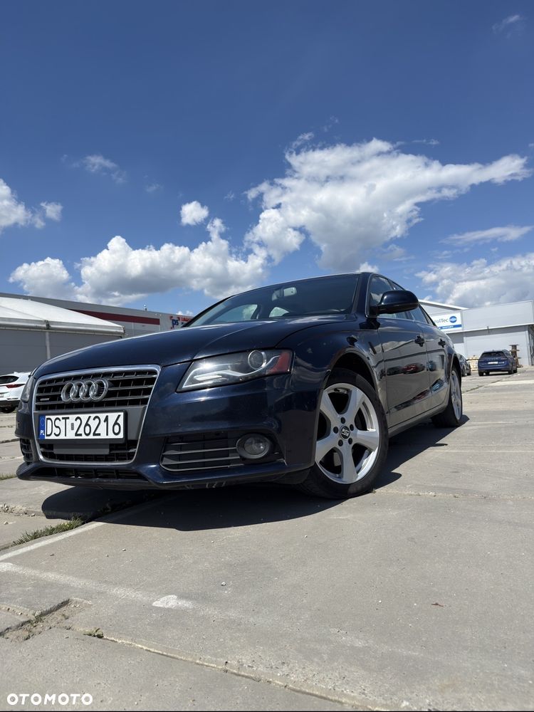 Audi A4 Limousine - 1