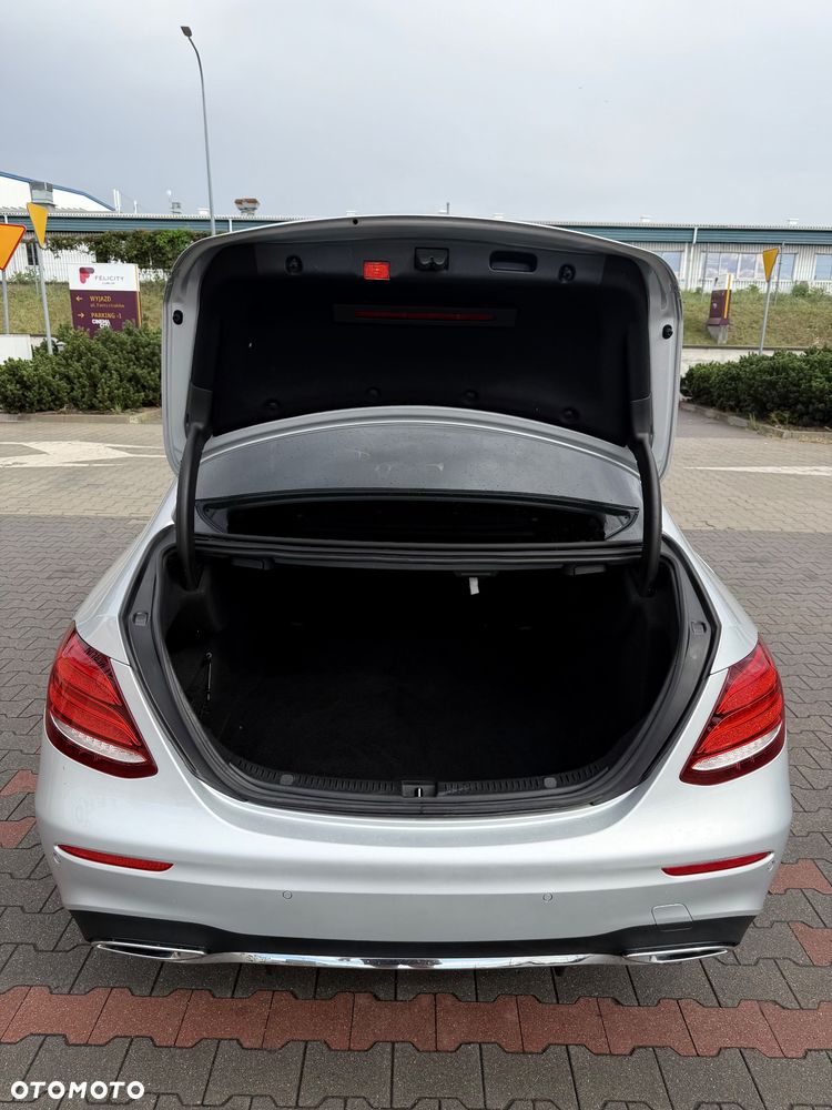 Mercedes-Benz Klasa E 220 d 4-Matic 9G-TRONIC - 21