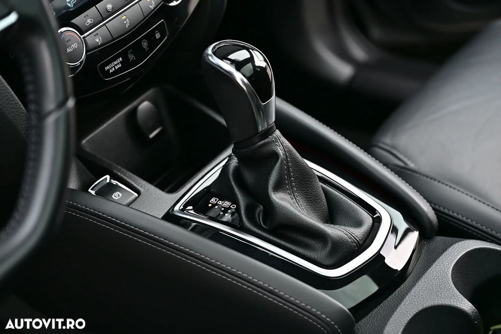 Nissan Qashqai 1.7 dCi Xtronic ALL-MODE 4x4i TEKNA - 12