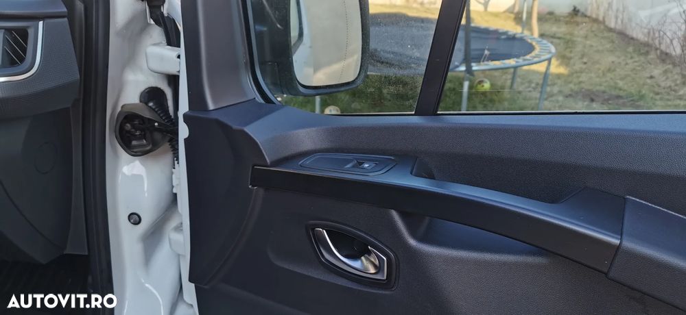 Renault Trafic - 12