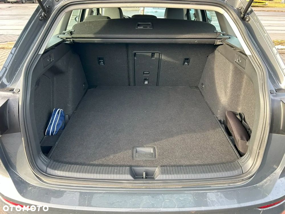 Volkswagen Golf - 37