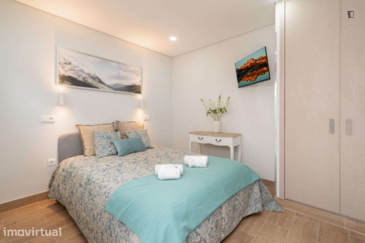 Casa com 5 quartos - localizado em Paranhos Porto - Grande imagem: 4/54