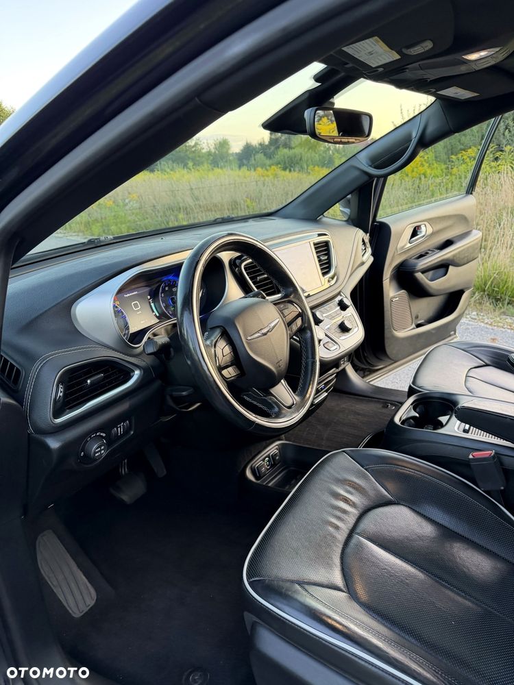 Chrysler Pacifica - 17