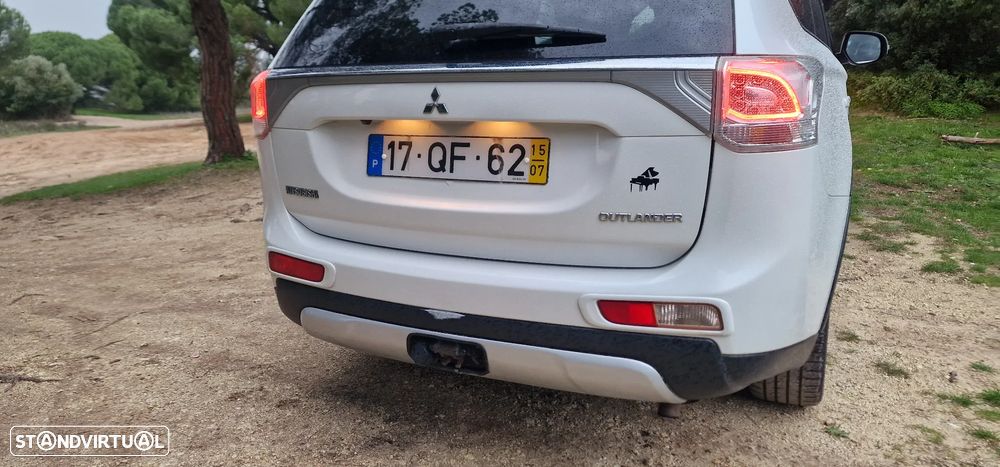 Mitsubishi Outlander 2.2 DI-D Instyle Navi AT 4WD - 8