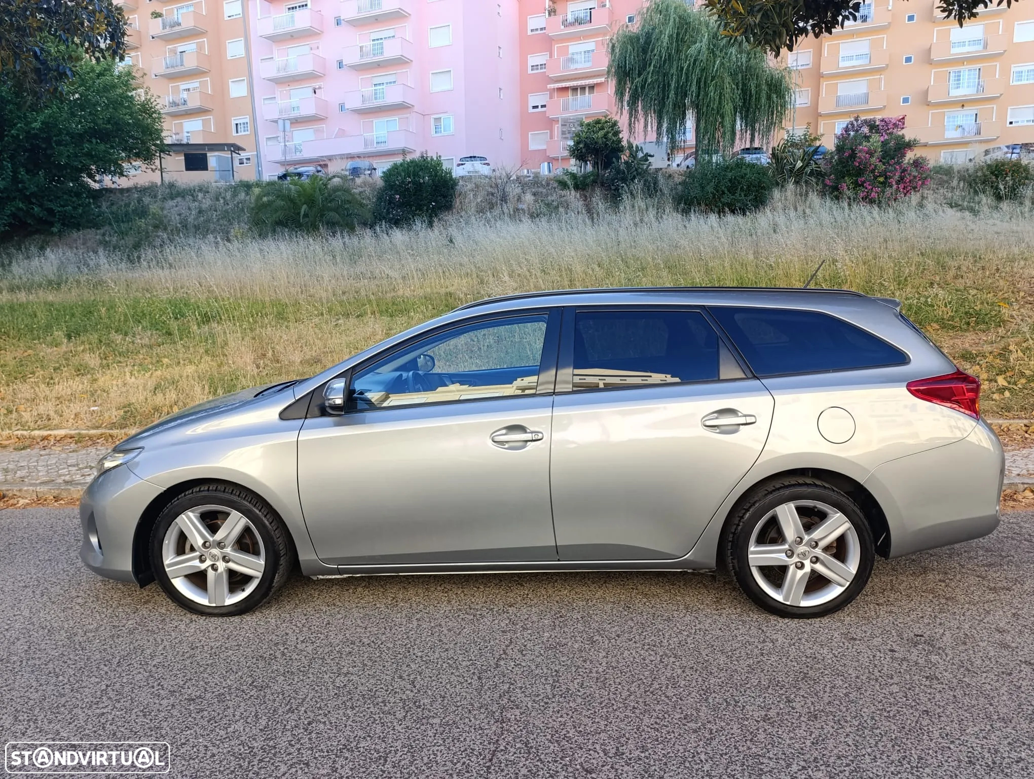 Toyota Auris Touring Sports 1.4 D-4D Com+P.Sport +Navi - 10