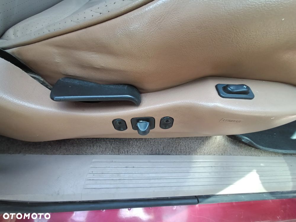 Ford Explorer Standard - 24