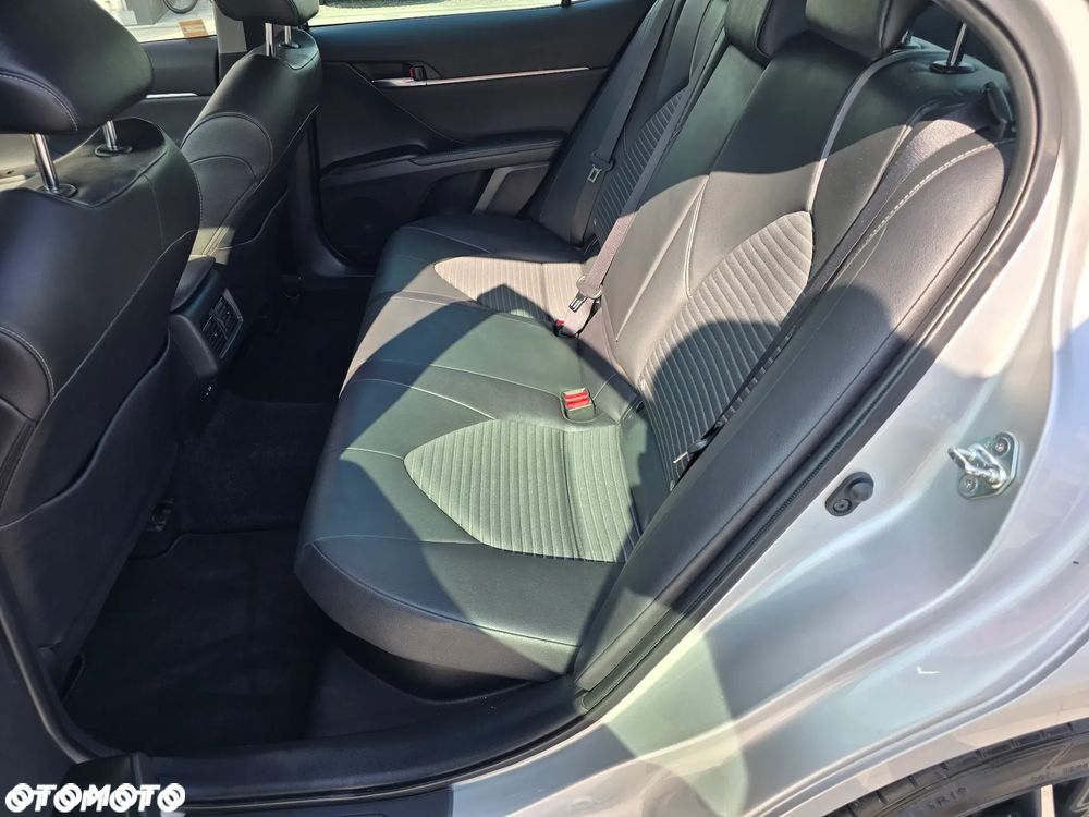 Toyota Camry 2.5 Hybrid Executive CVT - 36