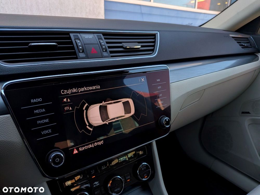 Skoda Superb 2.0 TSI Style DSG - 28