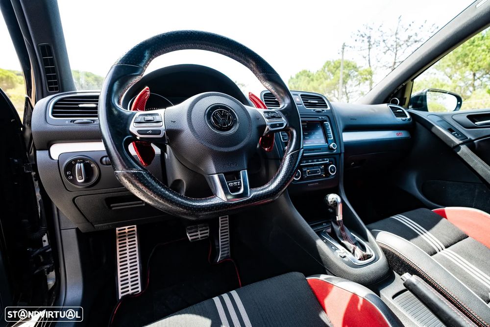 VW Golf 2.0 GTI DSG adidas - 32