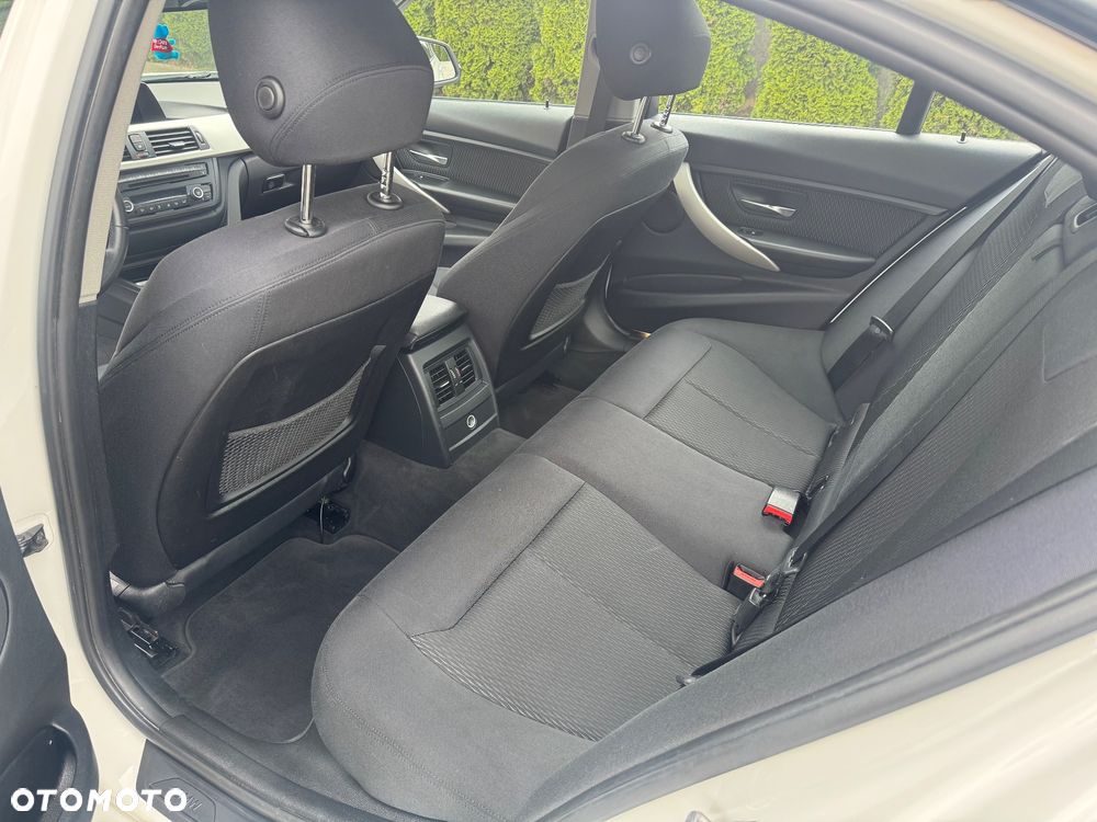 BMW Seria 3 318d EU6 - 9