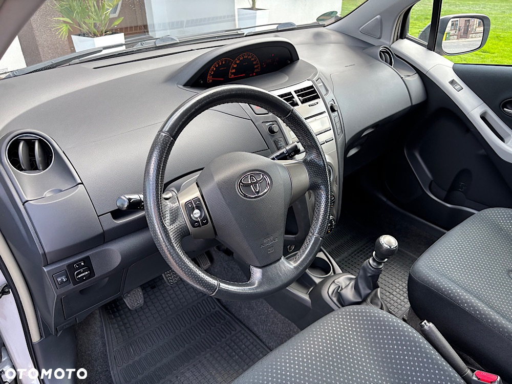 Toyota Yaris 1.33 Prestige - 28