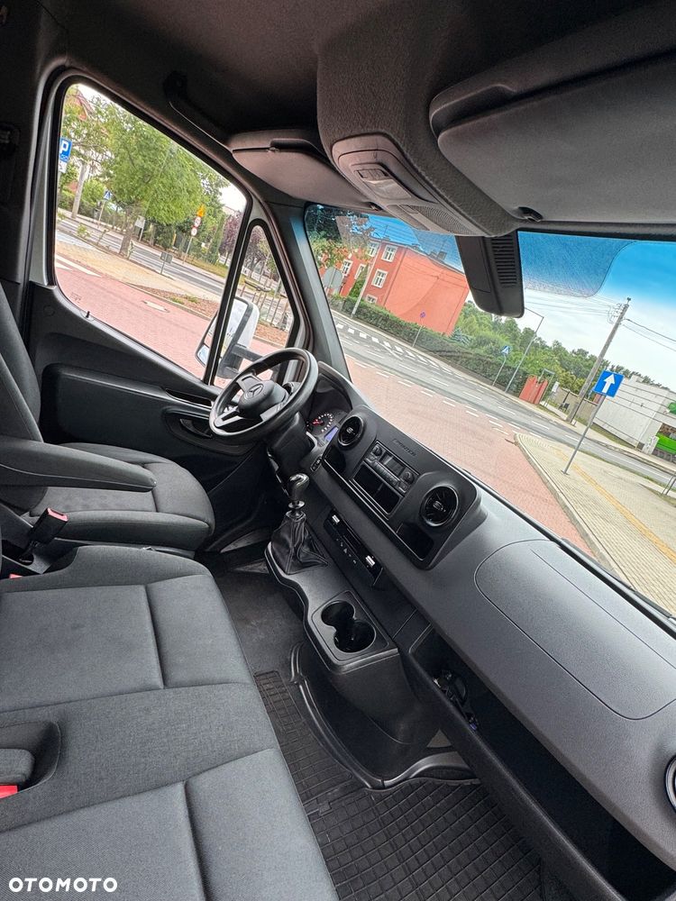 Mercedes-Benz Sprinter - 15