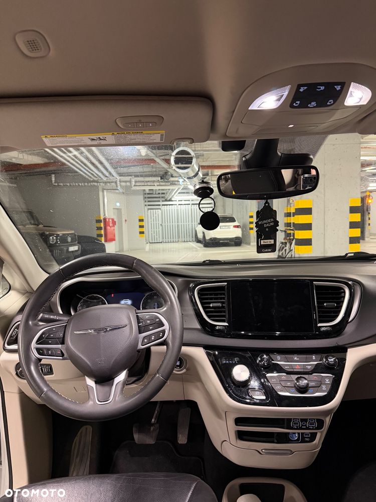 Chrysler Pacifica - 7
