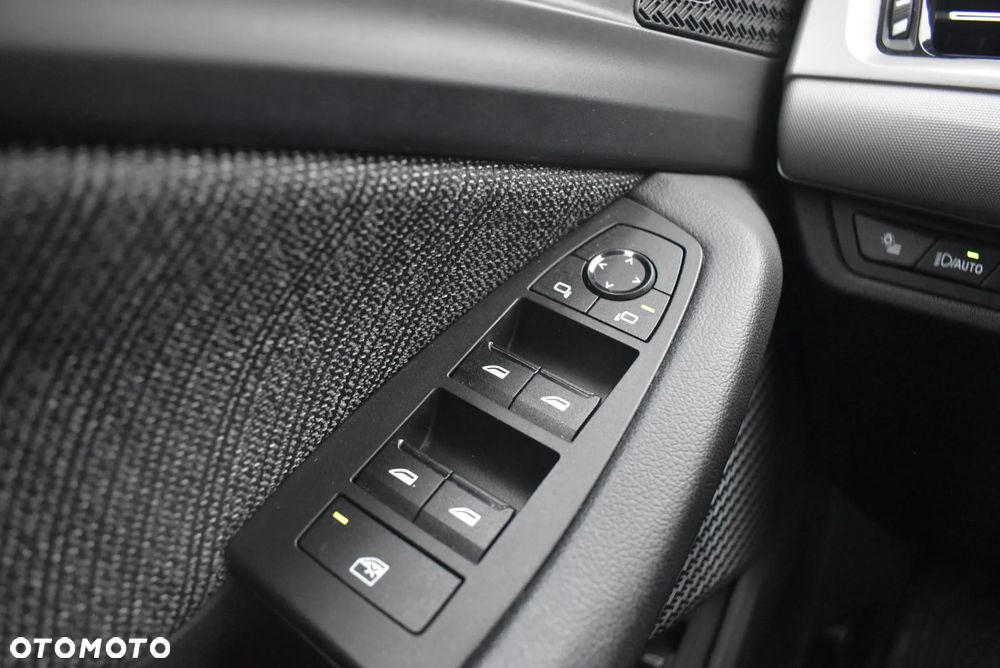 BMW Seria 2 218i - 24