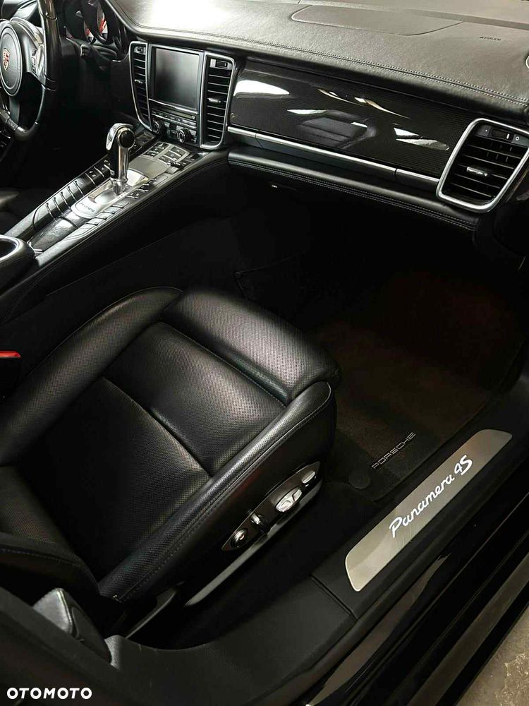 Porsche Panamera 4S - 13