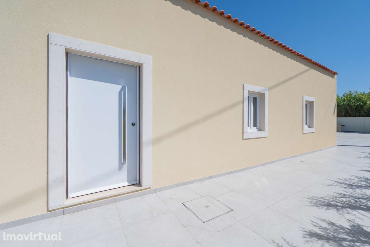 Moradia Isolada T3+1 Venda em Almargem do Bispo, Pêro Pinheiro e Monte - Grande imagem: 5/60
