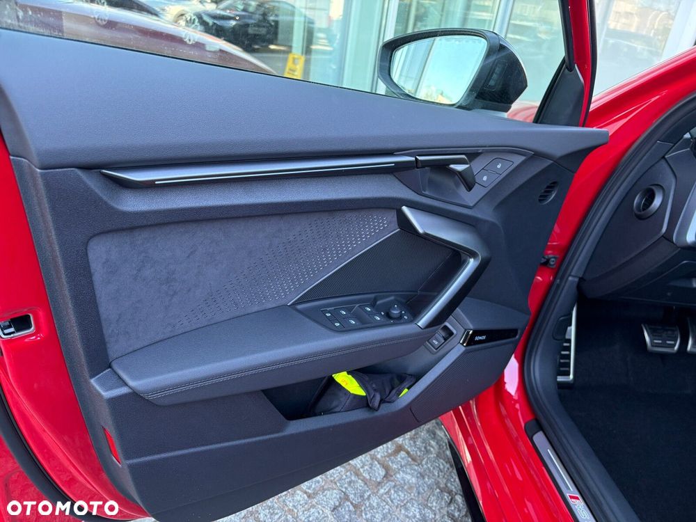 Audi RS3 Limousine - 11
