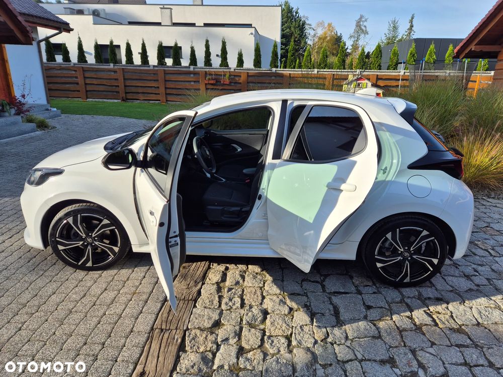 Toyota Yaris 2024 photo 2