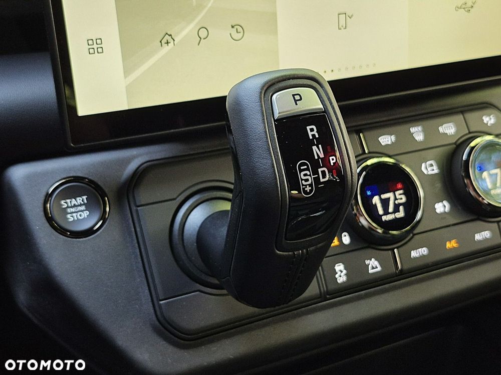 Land Rover Defender 110 P635 OCTA - 34