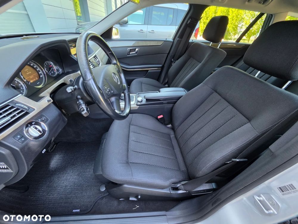 Mercedes-Benz Klasa E 200 CGI BlueEFFICIENCY Automatik Elegance - 18