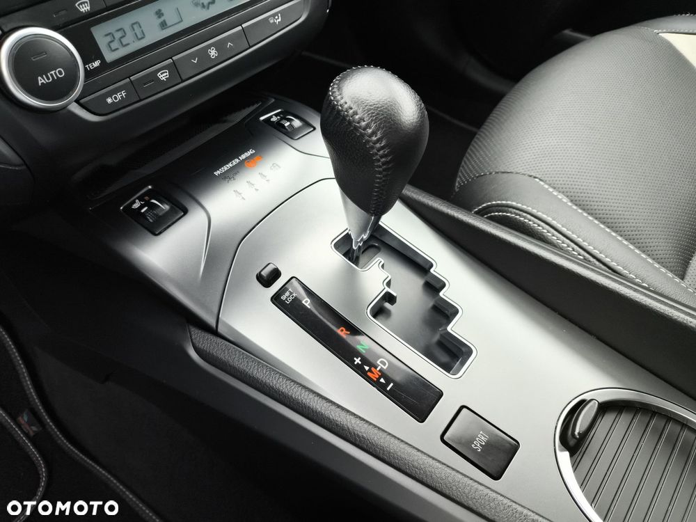 Toyota Avensis 2.0 Premium MS - 24