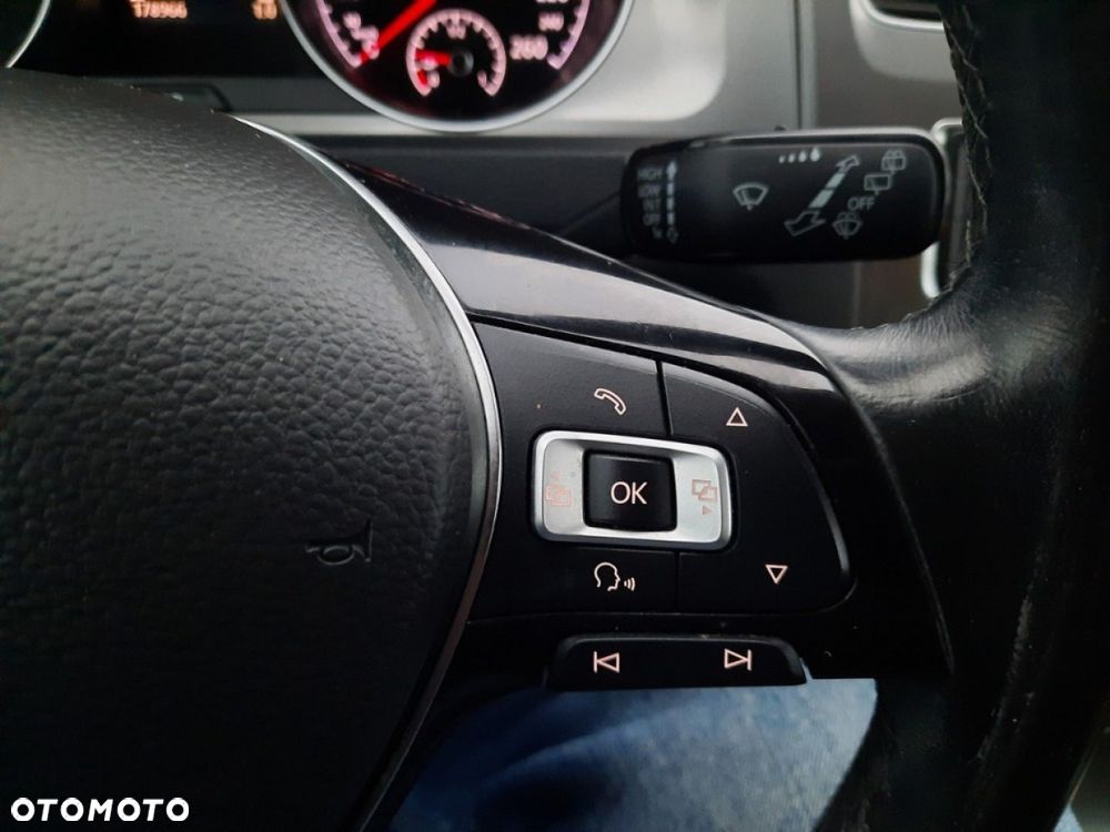 Volkswagen Golf - 26