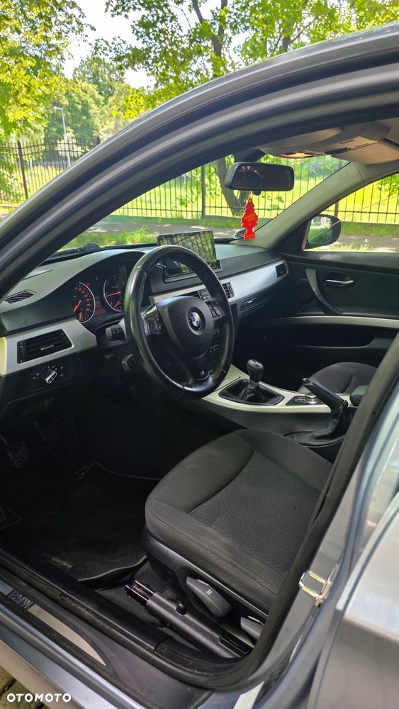 BMW Seria 3 320d - 10