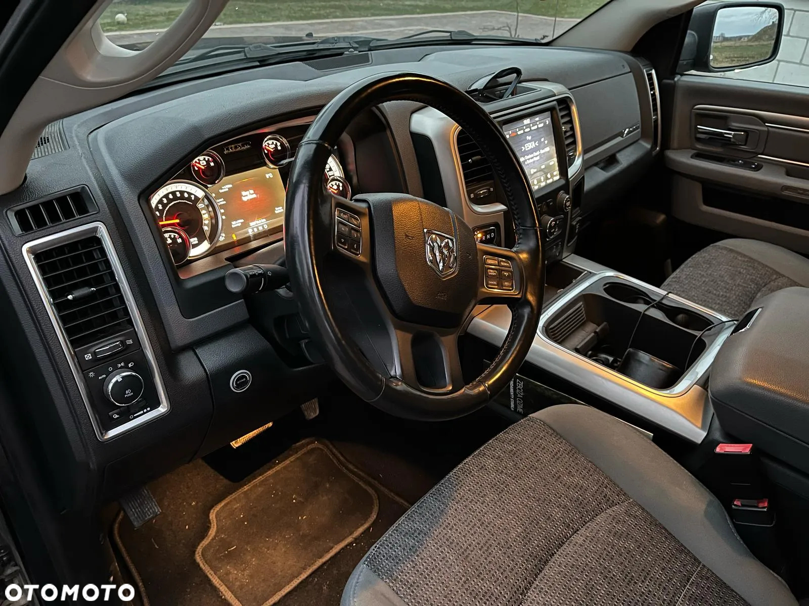 Dodge RAM 1500 5.7 4x4 - 8