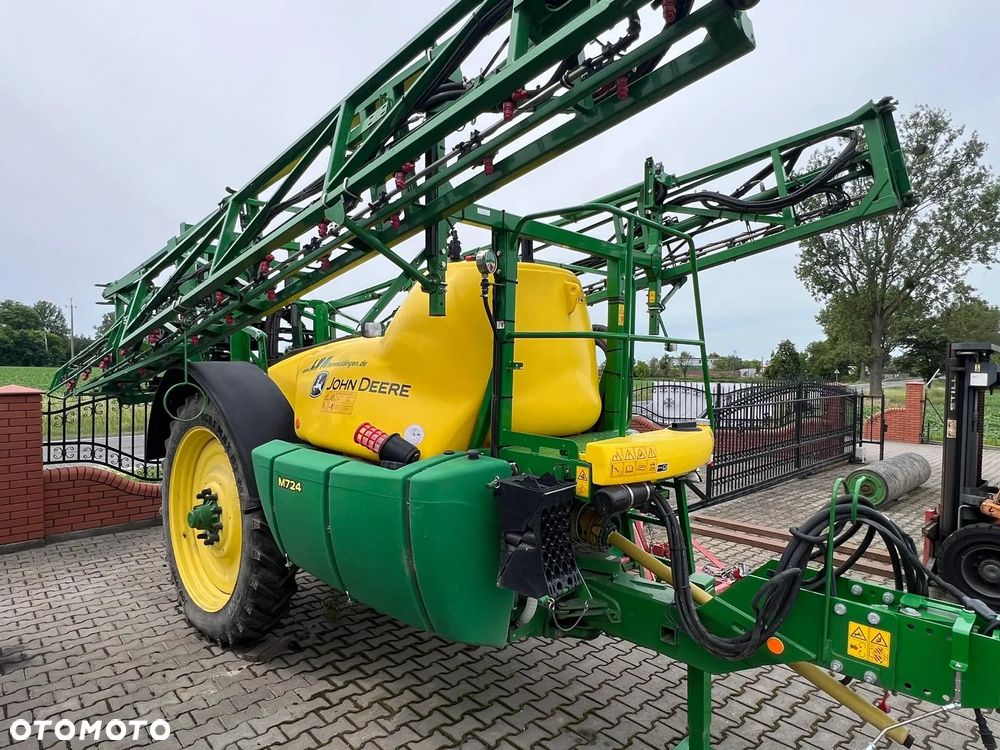 John Deere M724 - 9