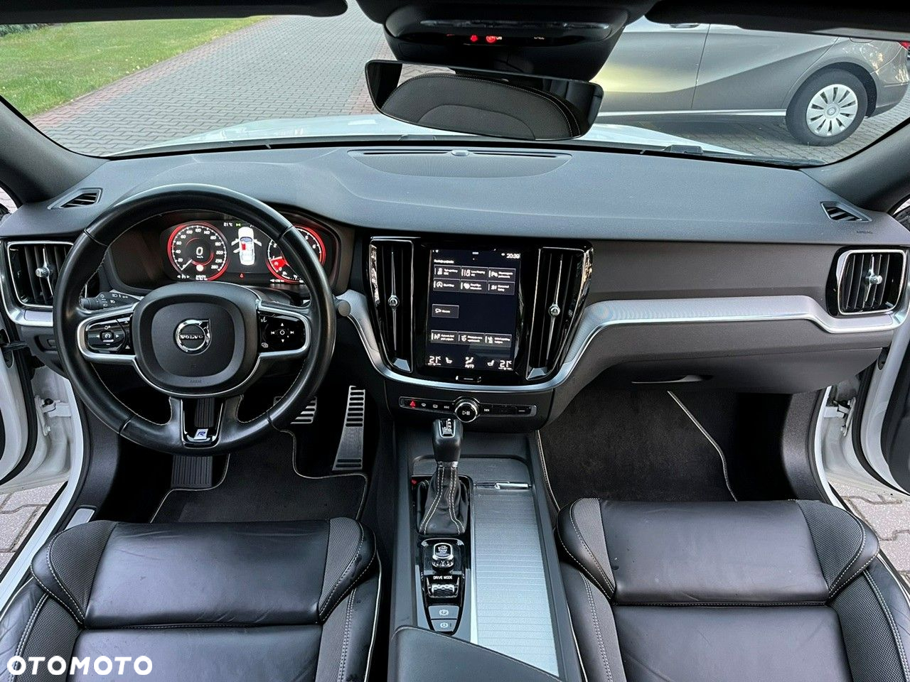 Volvo S60 T4 R-Design - 8