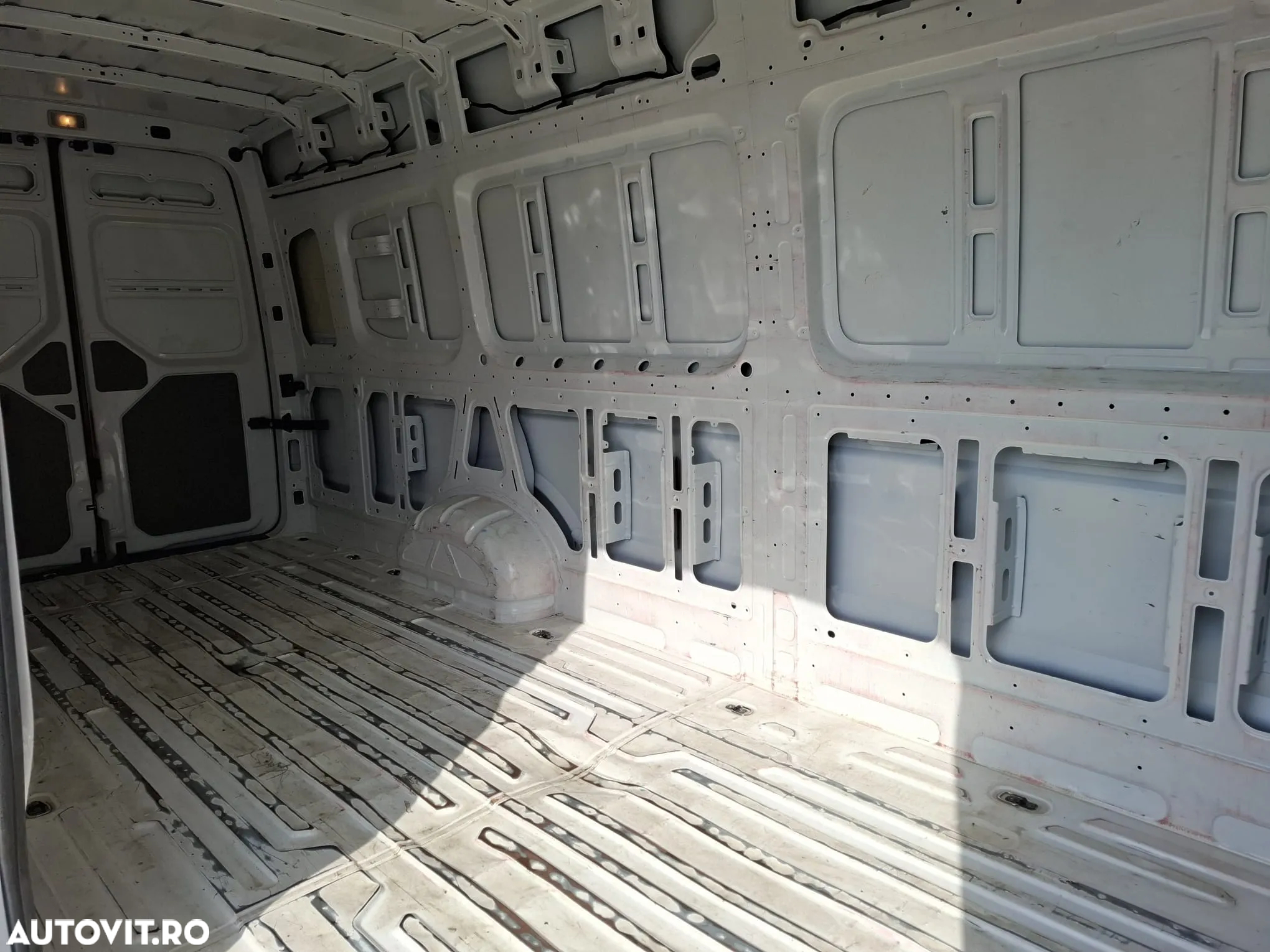 Volkswagen Crafter - 2