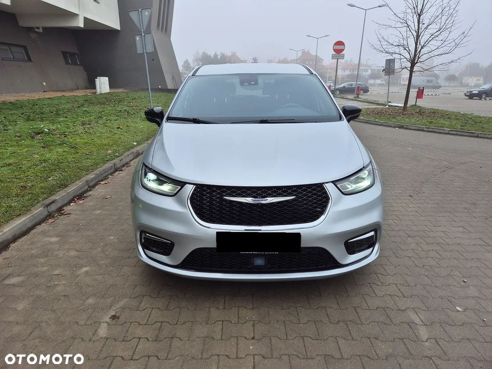 Chrysler Pacifica - 2
