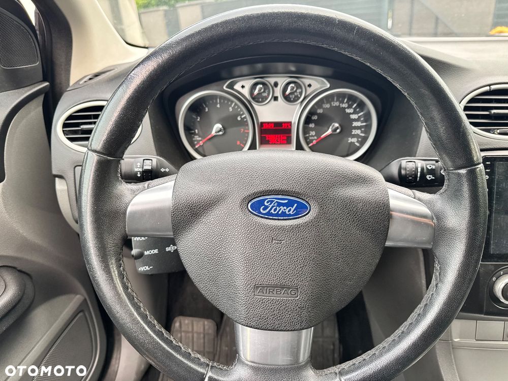 Ford Focus 1.6 16V Trend - 23
