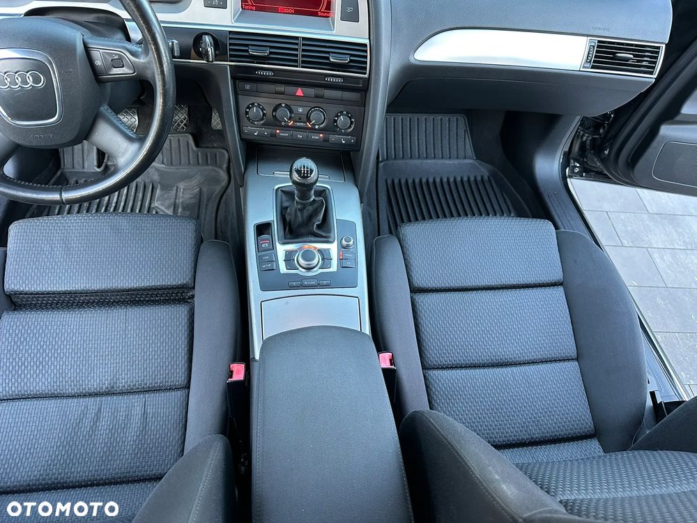 Audi A6 Avant 2.4 - 12