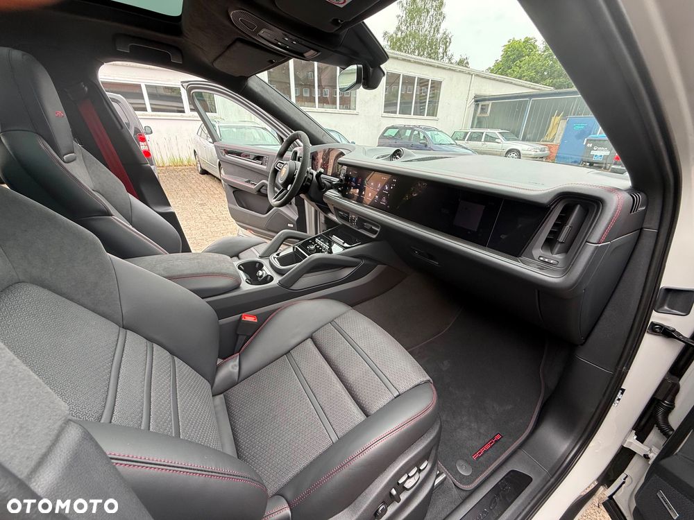 Porsche Cayenne GTS - 16