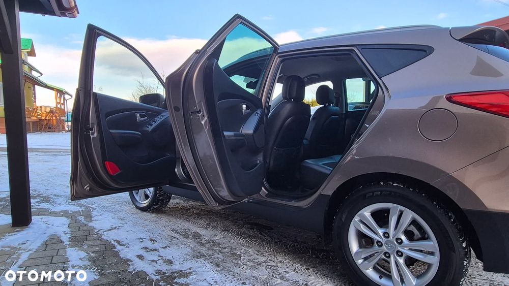 Hyundai ix35 1.7 CRDi 2WD blue Finale Gold - 35